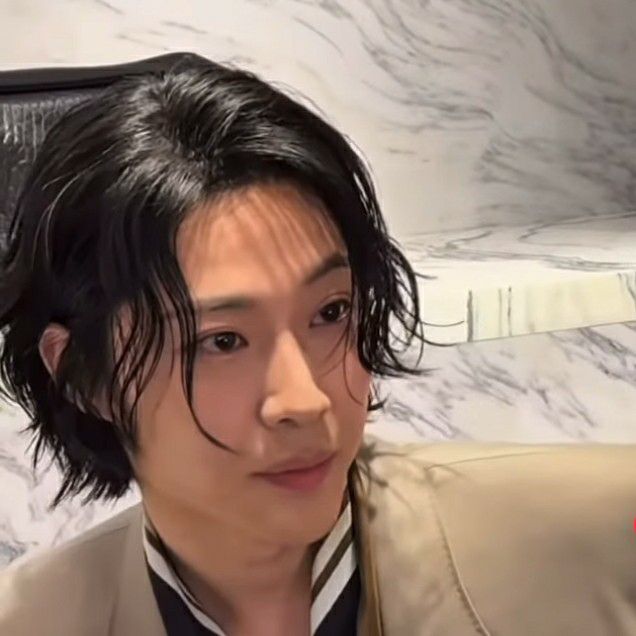 Behind-the-scenes cut of Lee Jongwon