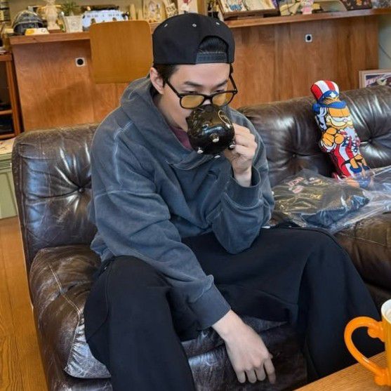 Behind-the-scenes cut of Henry