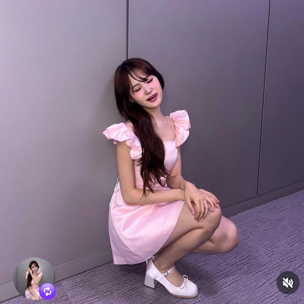 A moment captured by a fan of Kim Dahyun