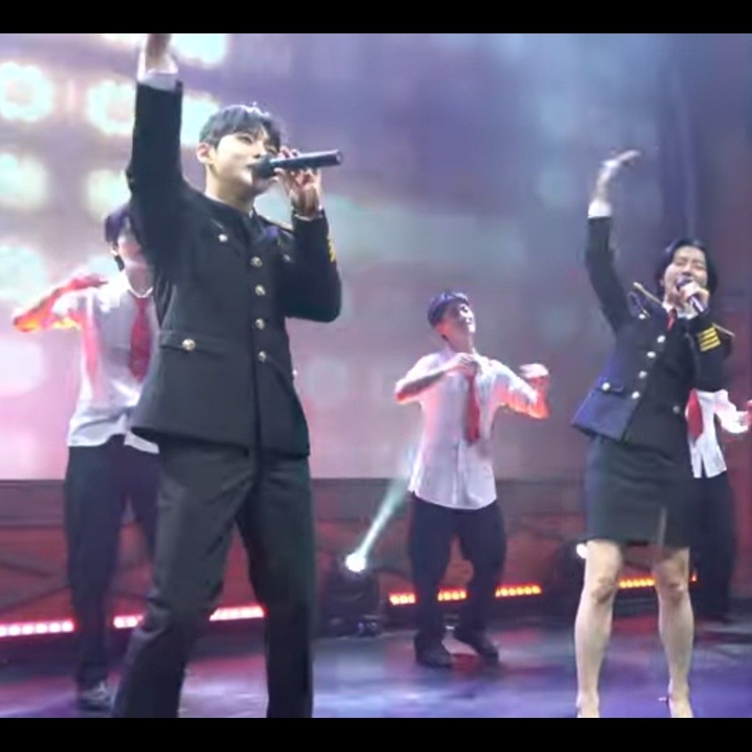 A moment captured by a fan of Seong Ri