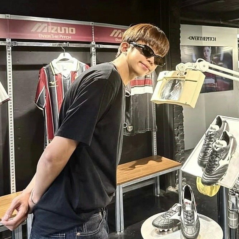 A moment captured by a fan of Lim Youngwoong