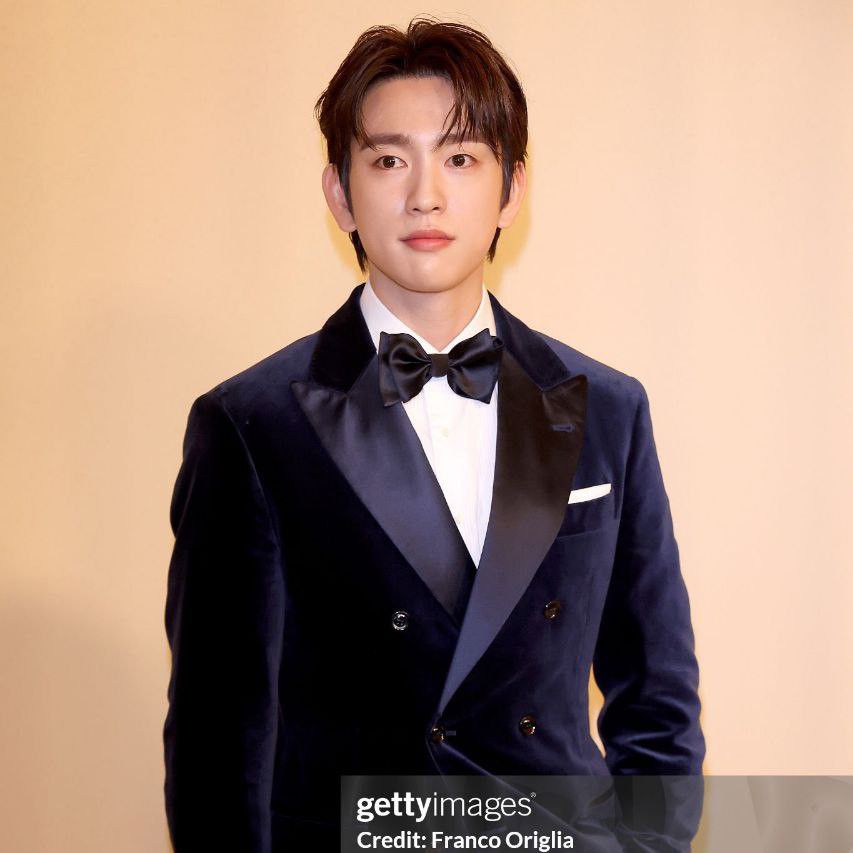 Cuplikan di balik layar dari Park Jinyoung