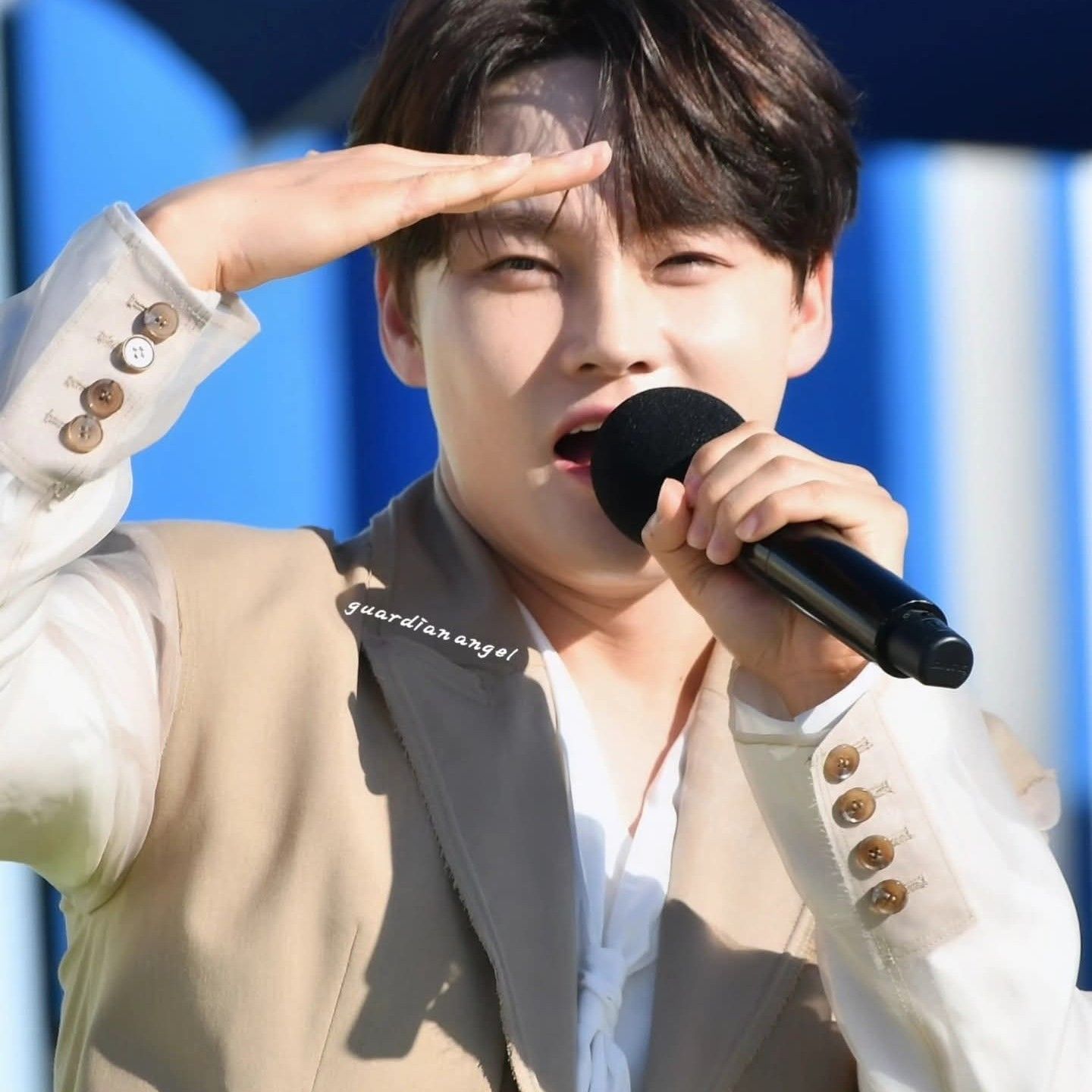 粉絲拍下的朴瑞鎮瞬間