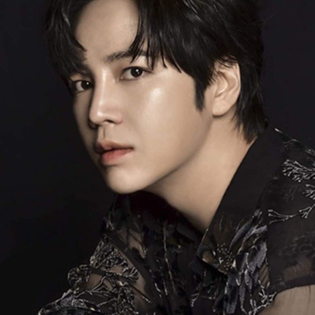 Latest photo of Jang Geunsuk