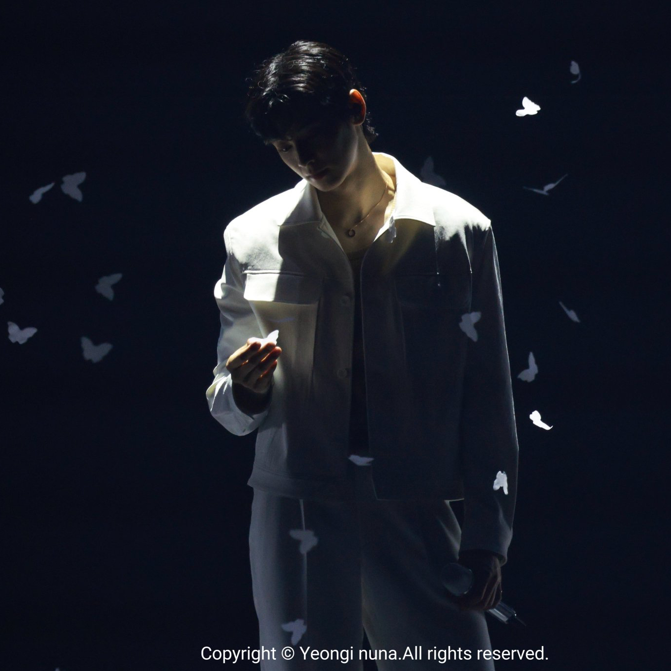 Behind-the-scenes cut of Cha Eunwoo
