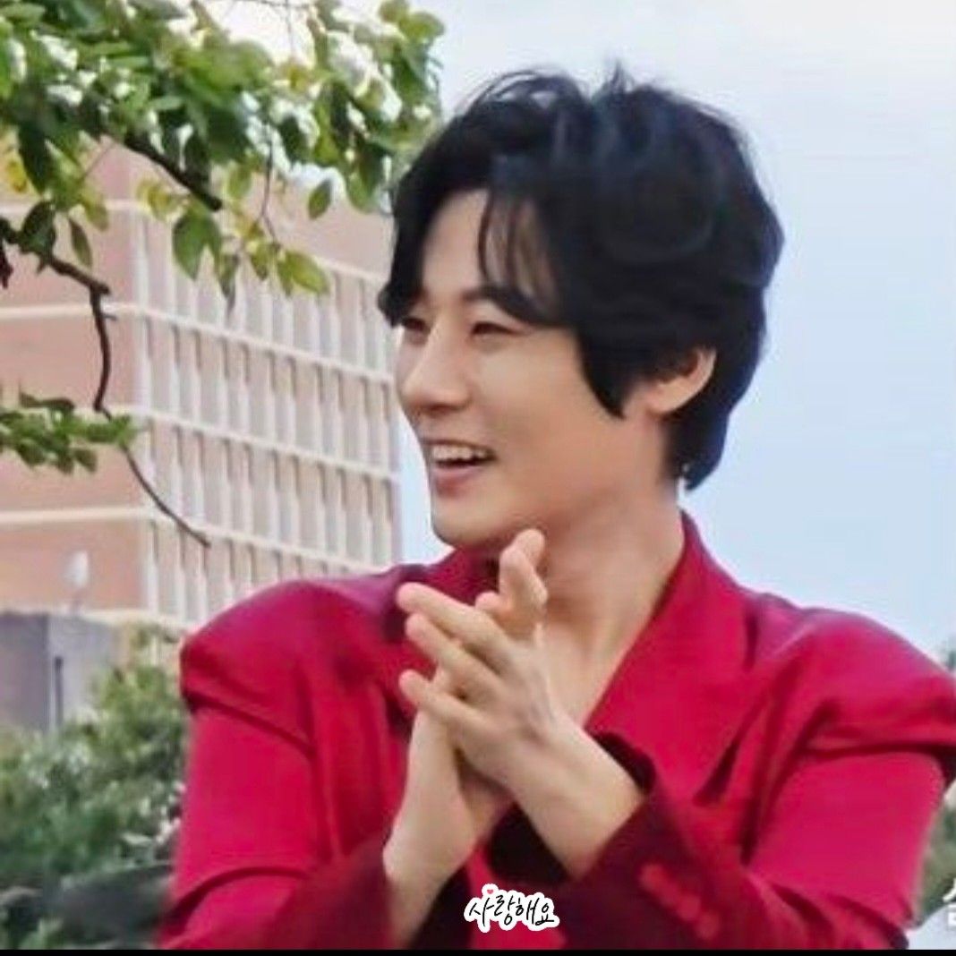 오늘 가장 핫한 셀럽 커뮤니티 피드