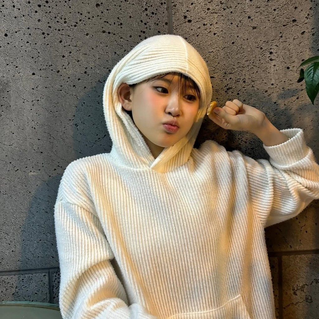 A moment captured by a fan of Kim Dahyun
