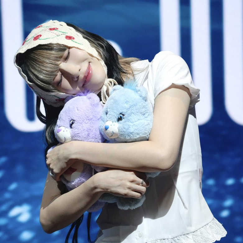 A moment captured by a fan of BADA