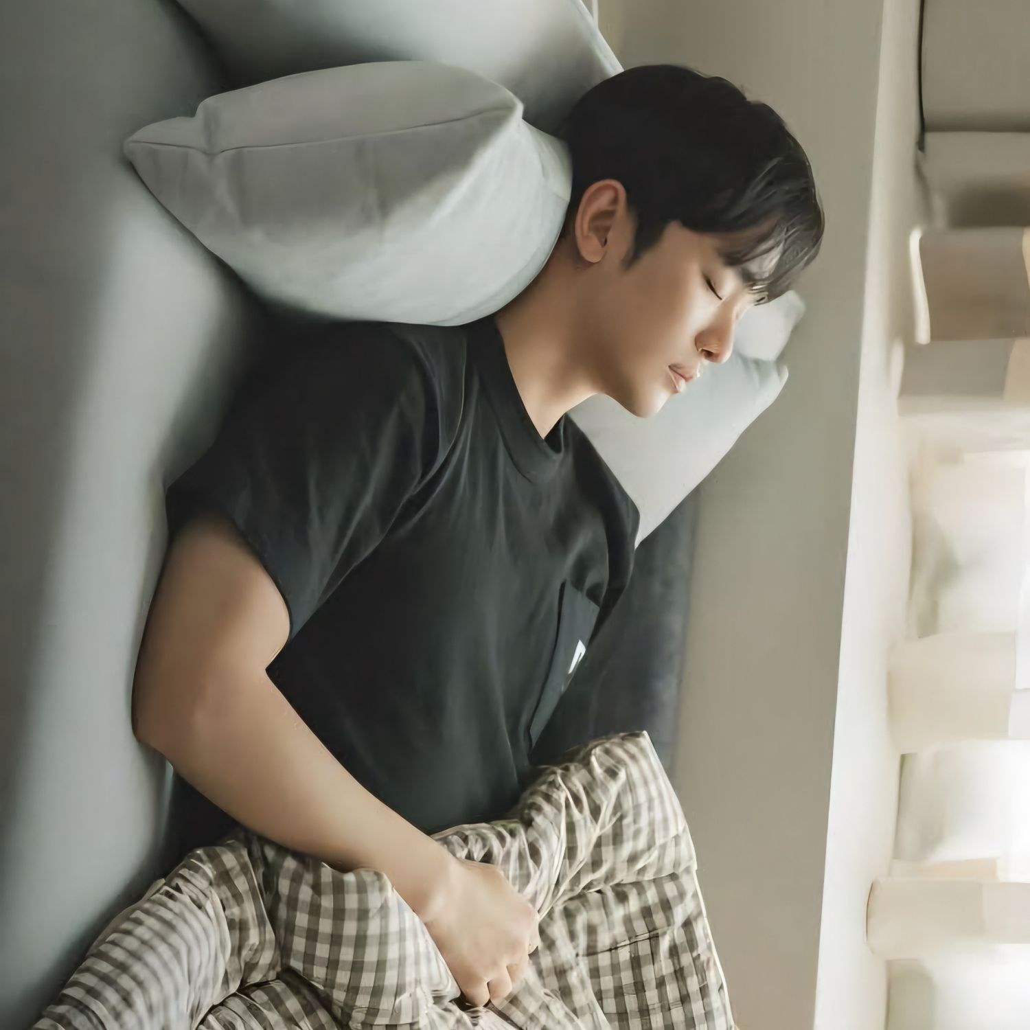 Behind-the-scenes cut of Kim Soohyun