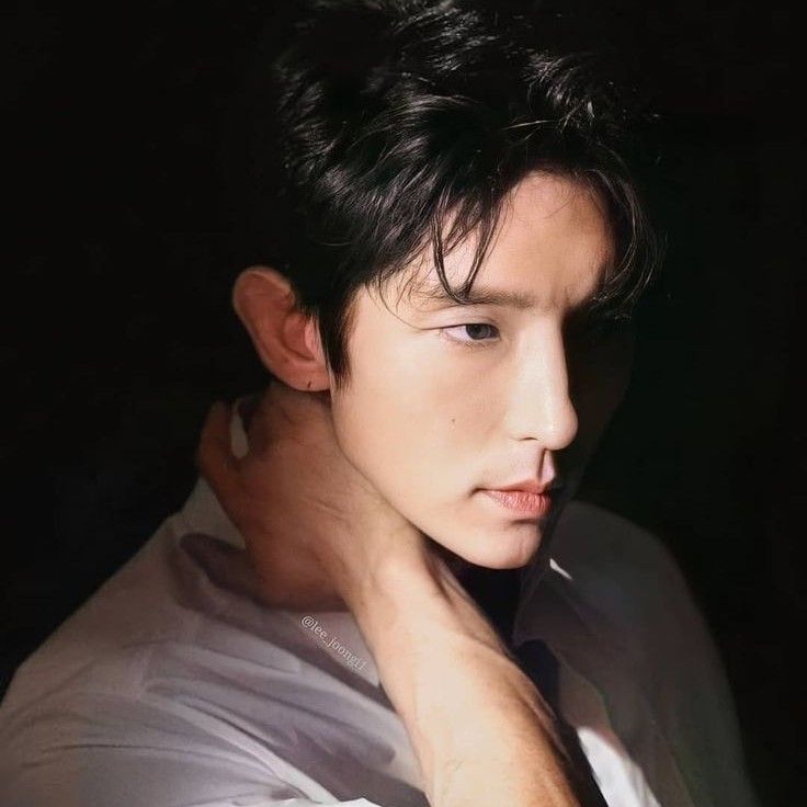 Behind-the-scenes cut of Lee Joongi