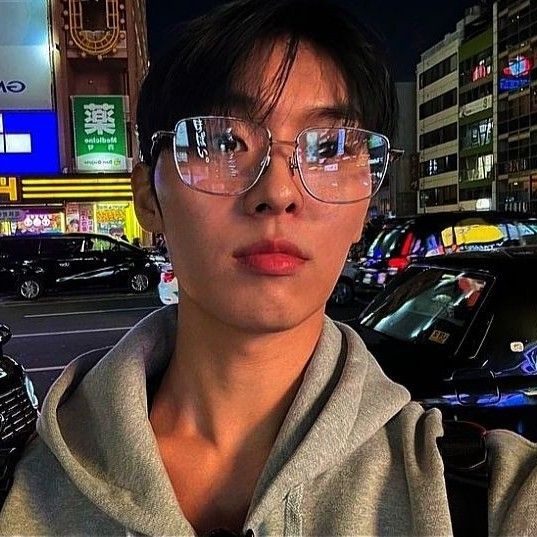 A moment captured by a fan of Choi Hyunwook