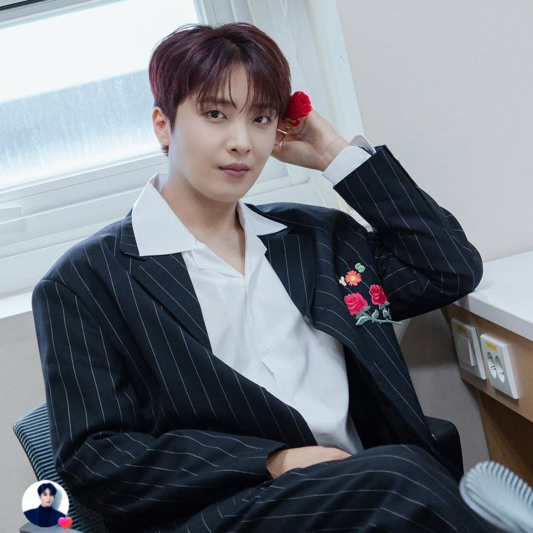 A moment captured by a fan of Hwang Yunsung