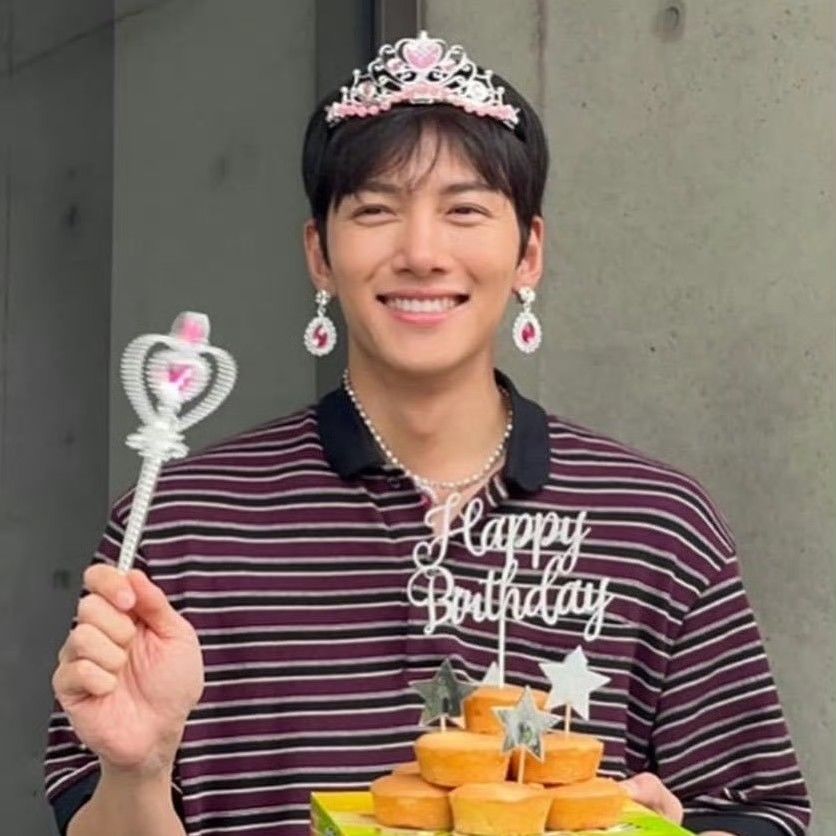 Behind-the-scenes cut of Ji Changwook