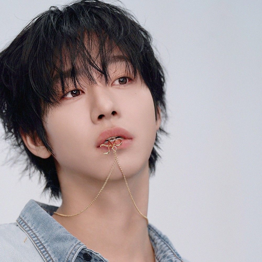 Behind-the-scenes cut of Ahn Hyoseop