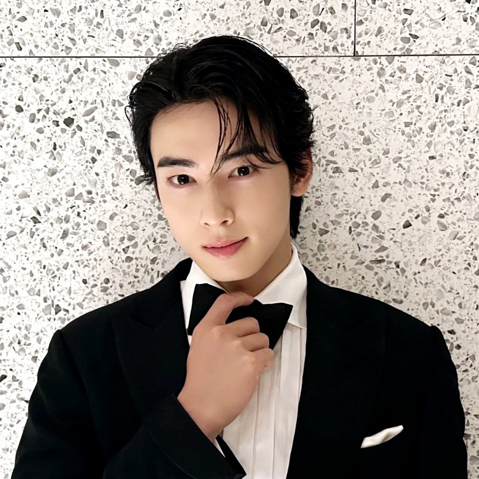 Recent activity shot of Cha Eunwoo