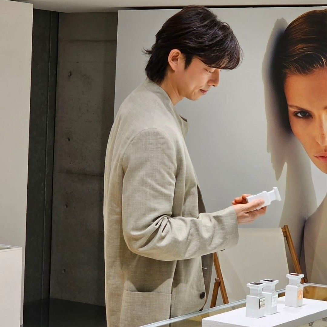 A moment captured by a fan of Gong Yoo