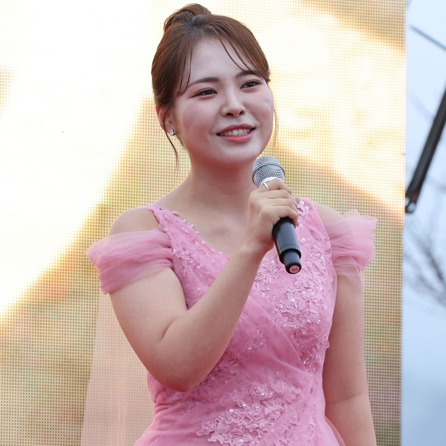 Behind-the-scenes cut of Miss Kim