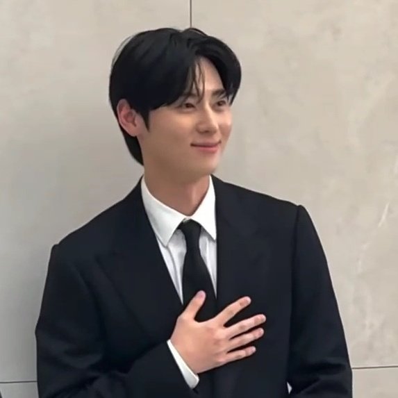 Recent activity shot of Hwang Minhyun