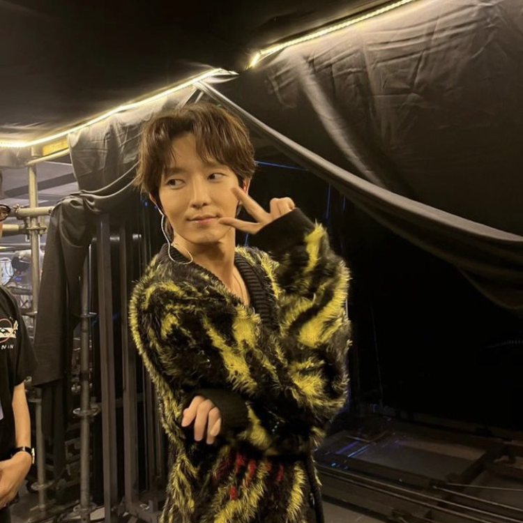 Behind-the-scenes cut of Lee Joongi
