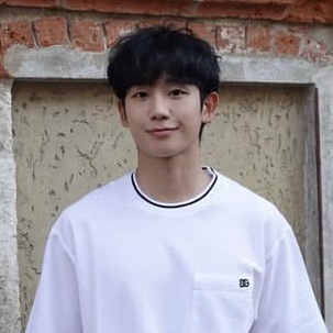Behind-the-scenes cut of Jung Haein