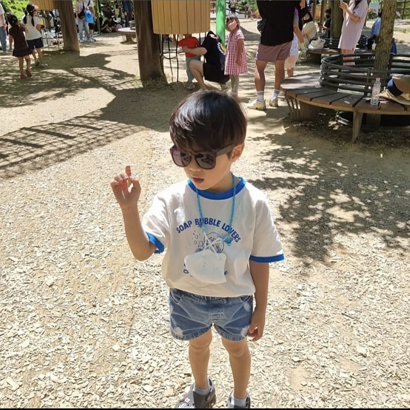 Behind-the-scenes cut of You Jiwoo