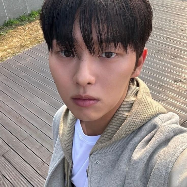 Behind-the-scenes cut of Choi Hyunwook