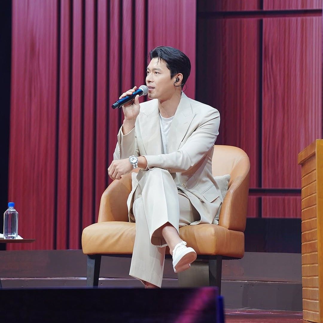 A moment captured by a fan of Hyun Bin