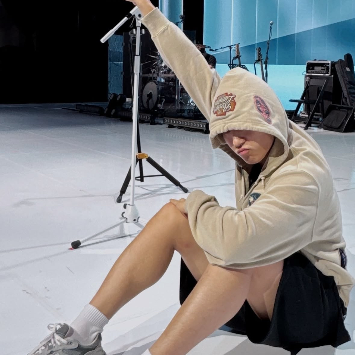 Behind-the-scenes cut of Lee Dohyun
