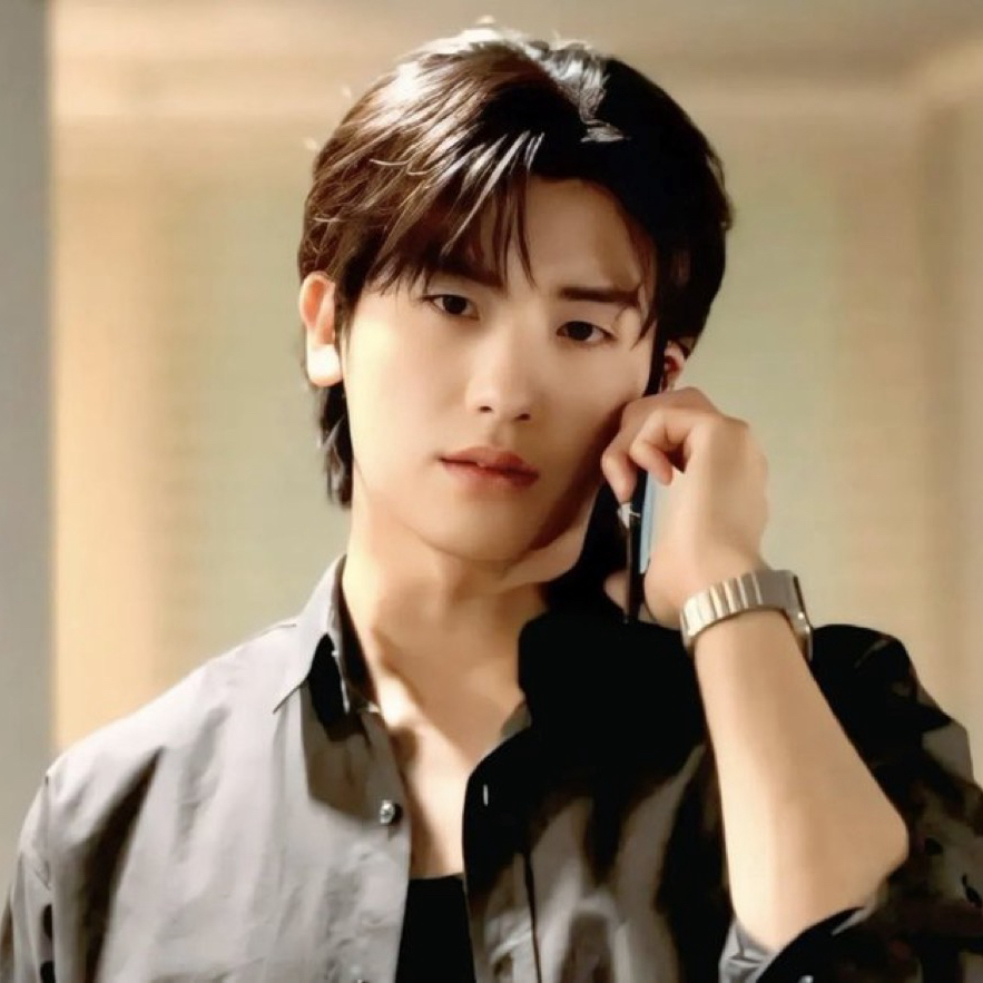 A moment captured by a fan of Park Hyungsik