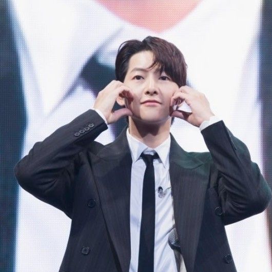 粉絲拍下的宋仲基瞬間