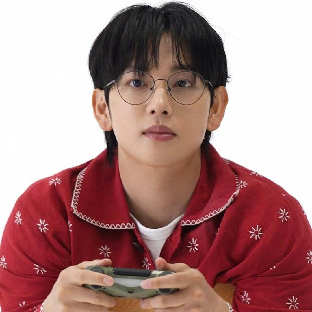 A moment captured by a fan of Lim Siwan