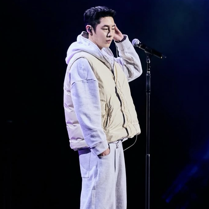 Behind-the-scenes cut of Lee Jaewook