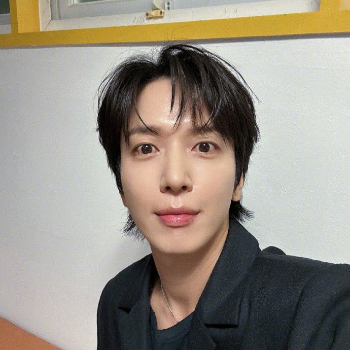 Behind-the-scenes cut of Jung Yonghwa