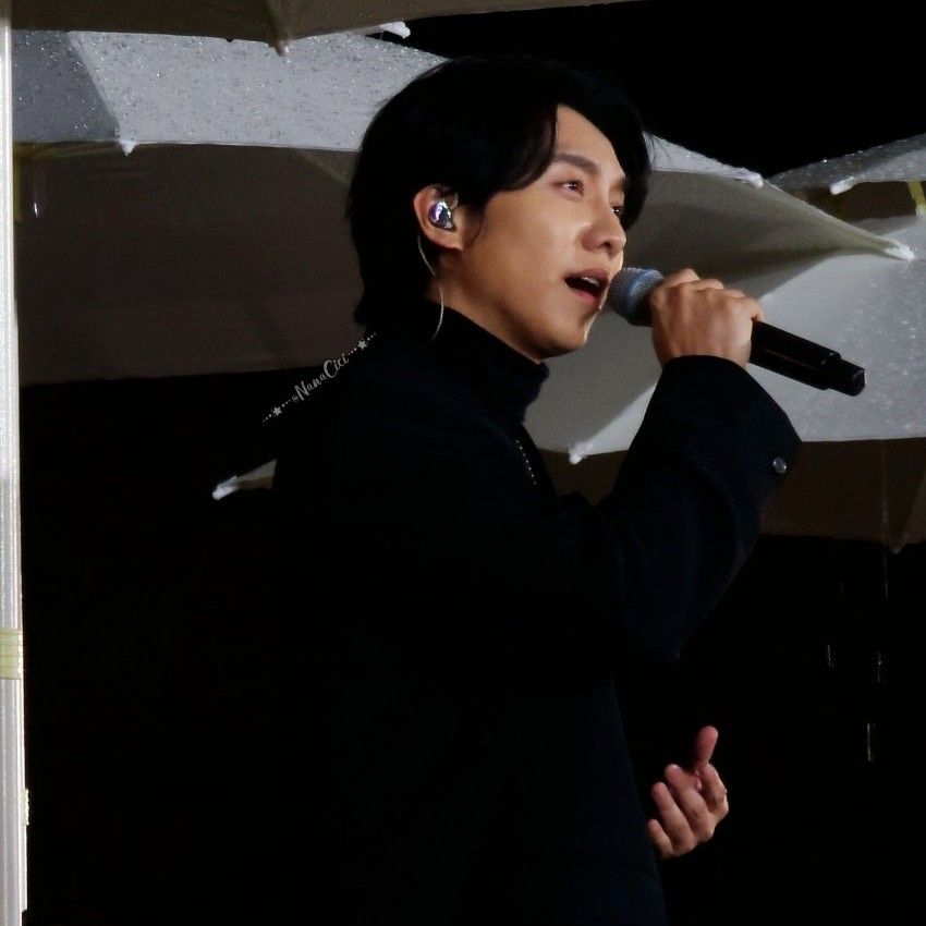 Latest photo of Lee Seunggi