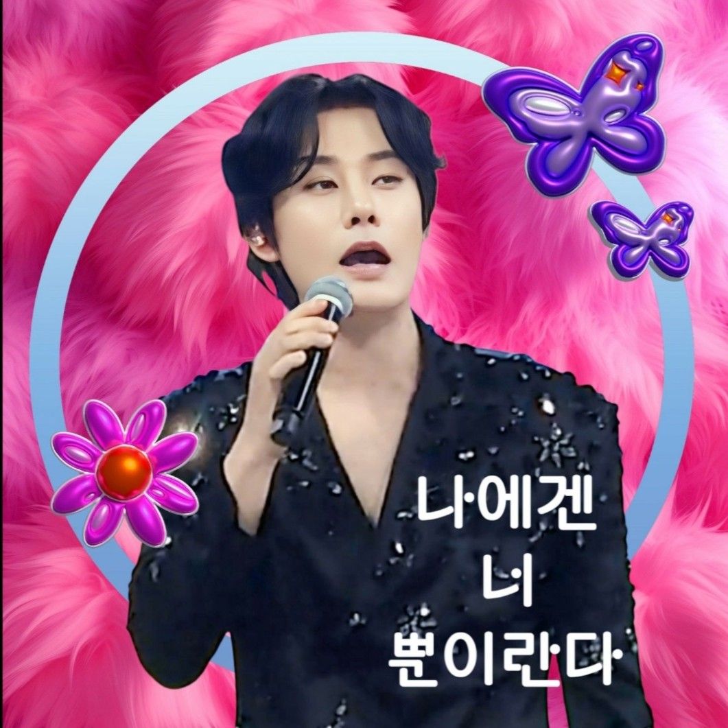 A moment captured by a fan of Kang Moonkyung
