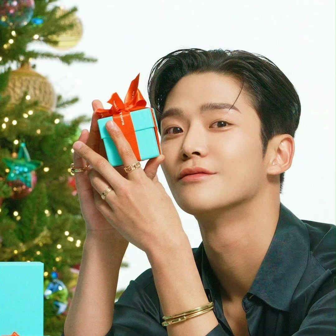 Behind-the-scenes cut of Rowoon