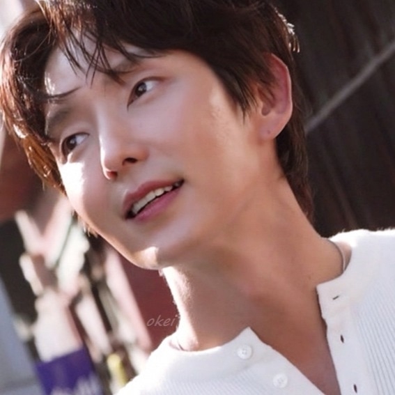 Behind-the-scenes cut of Lee Joongi