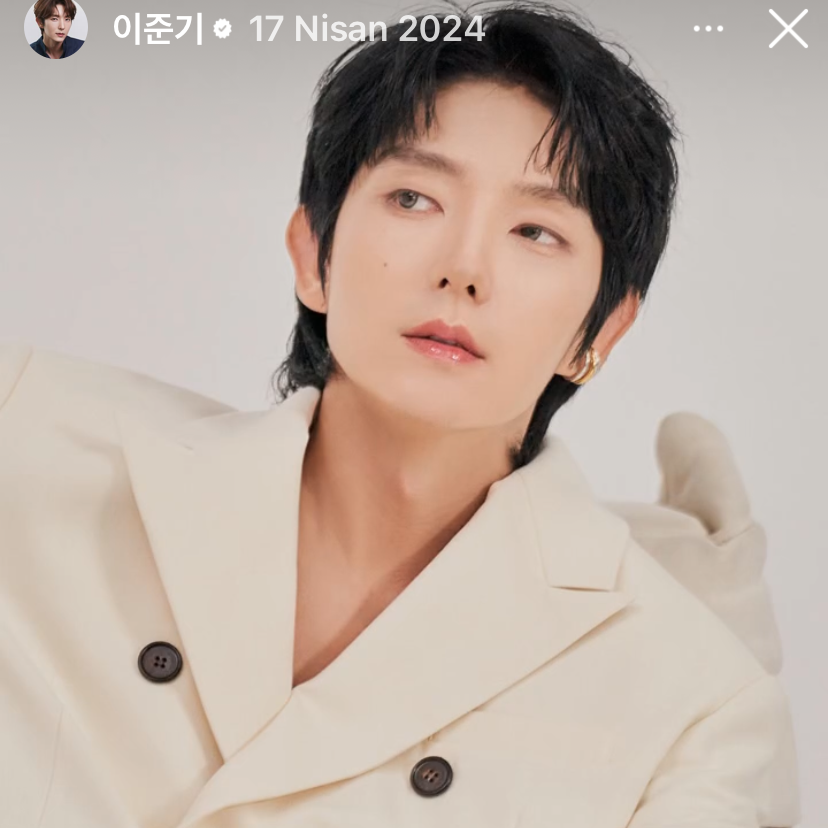 A moment captured by a fan of Lee Joongi