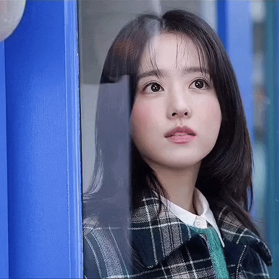 Behind-the-scenes cut of Park Boyoung