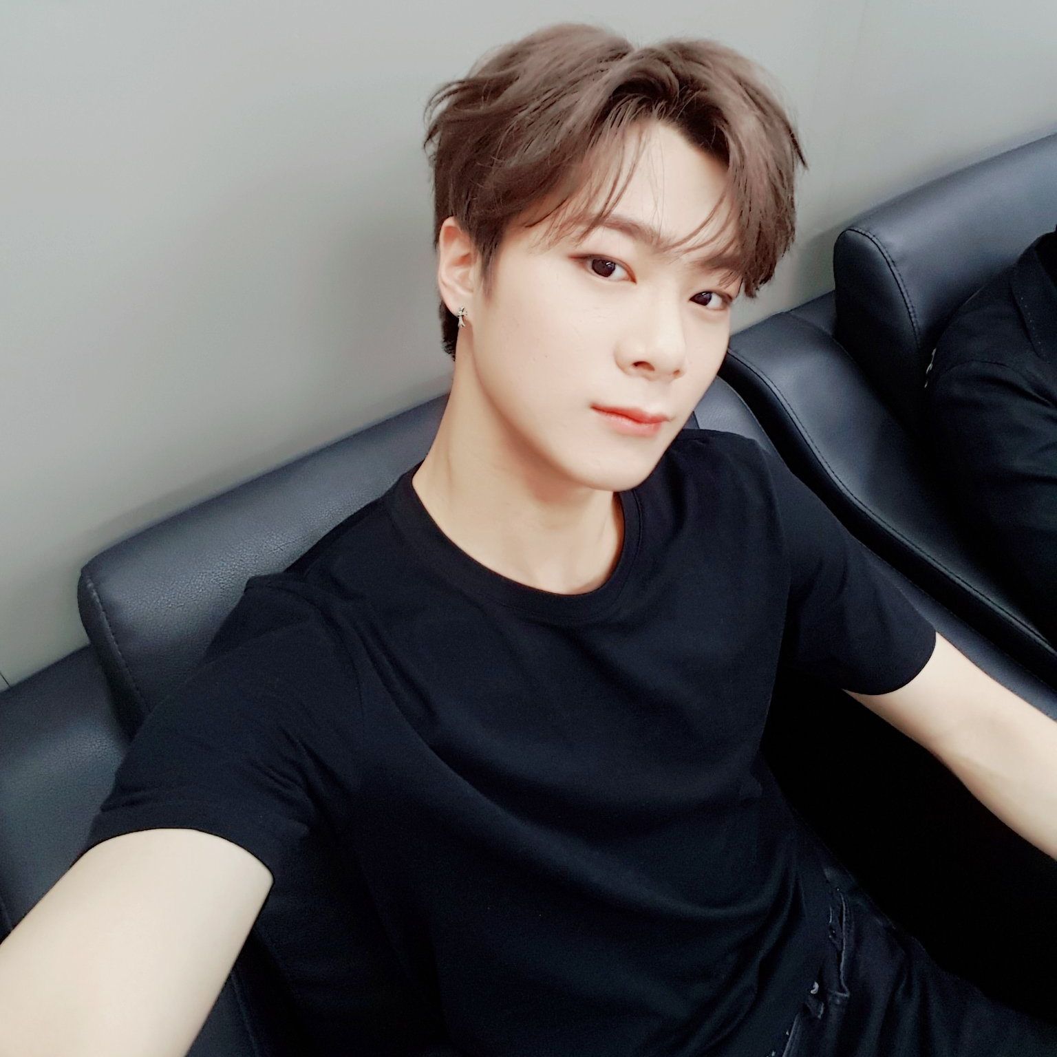 A moment captured by a fan of Cha Eunwoo