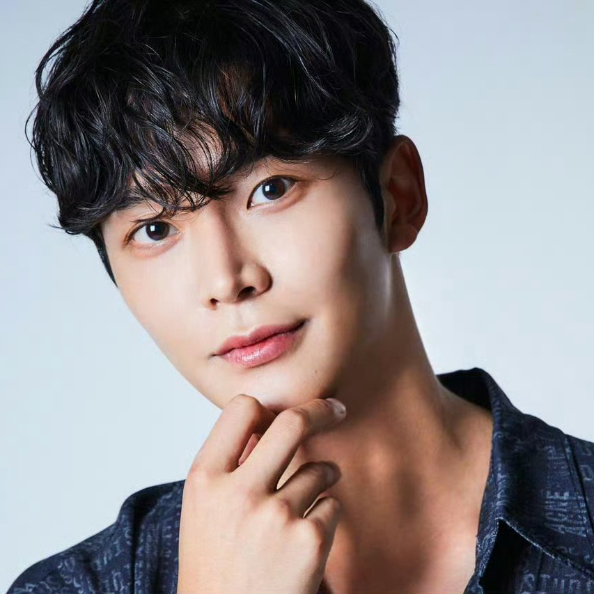 Behind-the-scenes cut of Rowoon