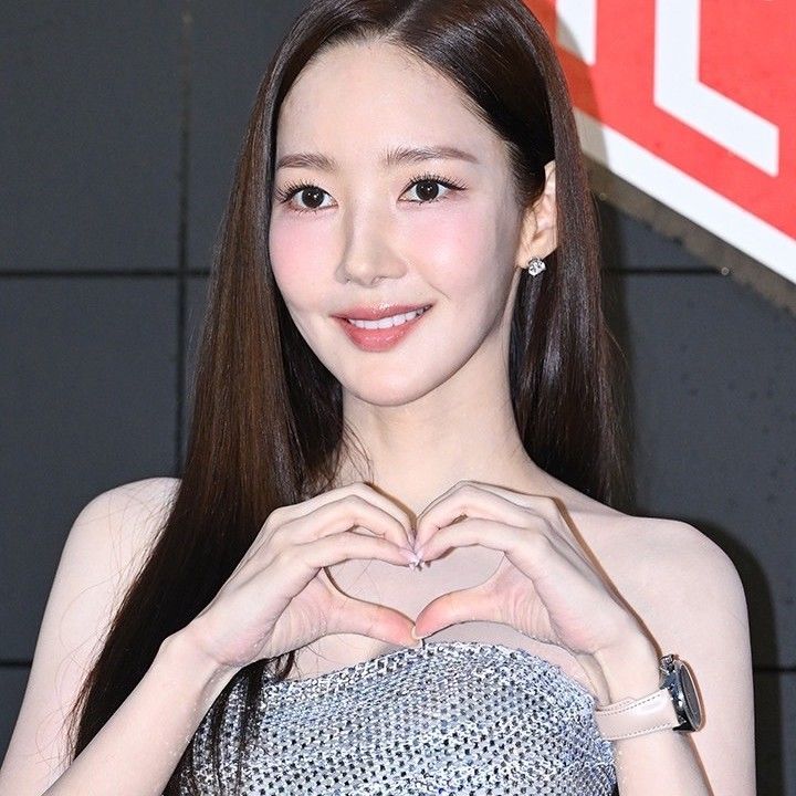 Behind-the-scenes cut of Park Minyoung