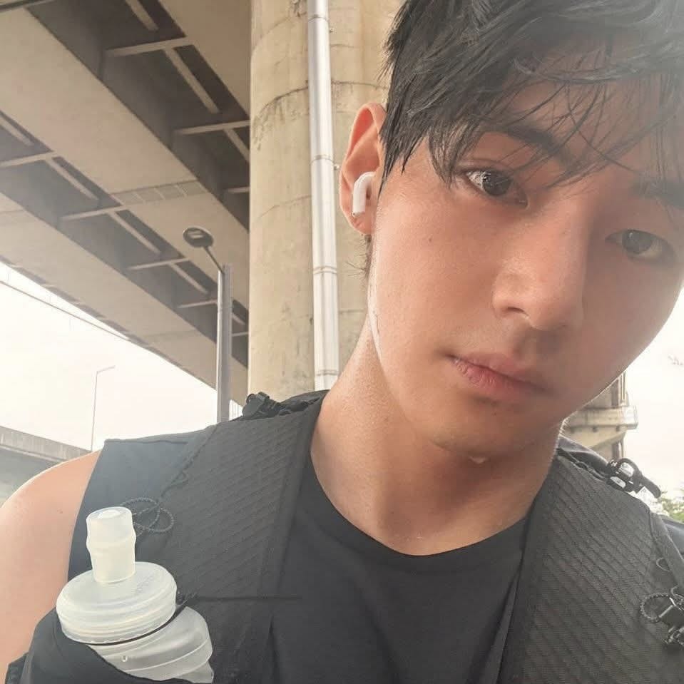 Latest photo of Kim Taehyung (V)