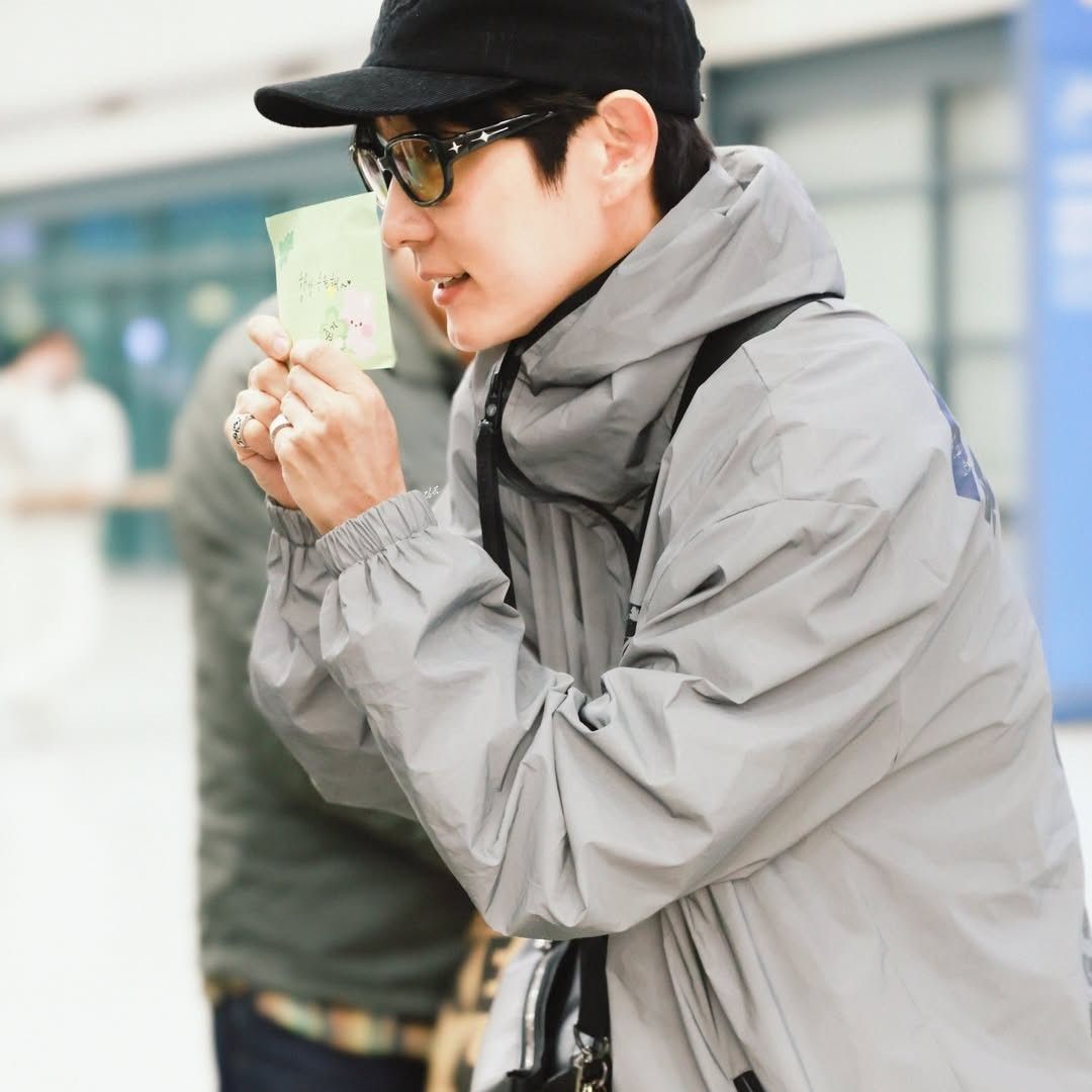 Behind-the-scenes cut of Lee Joongi