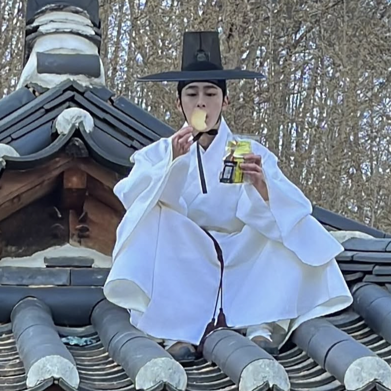 A moment captured by a fan of Lee Jaewook