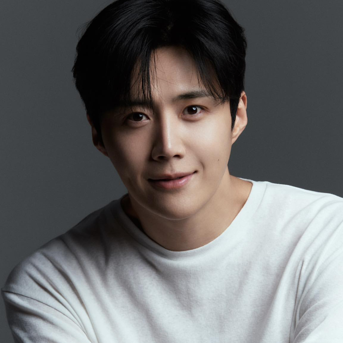 Behind-the-scenes cut of Kim Seonho