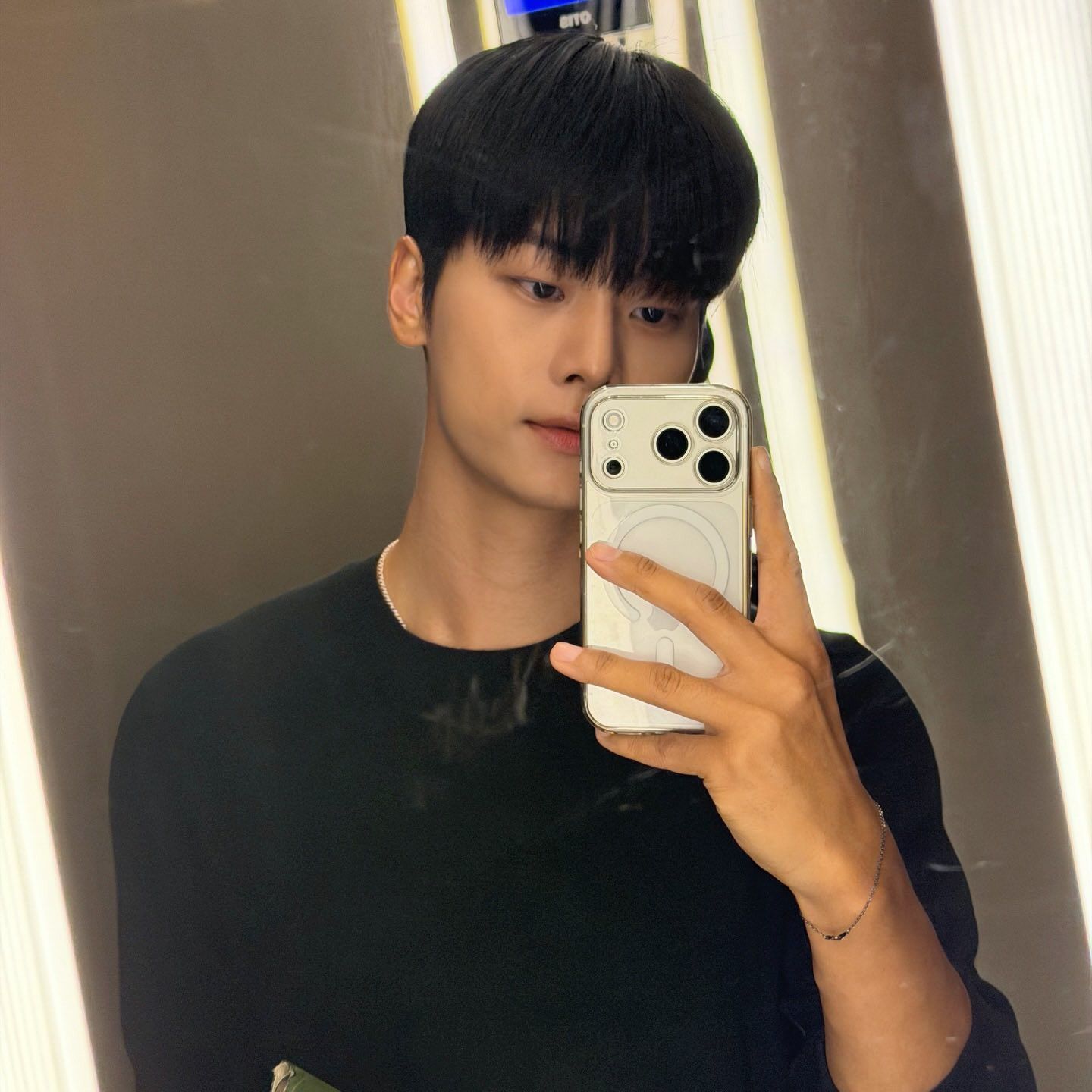 Recent activity shot of Cha Hakyeon (N)