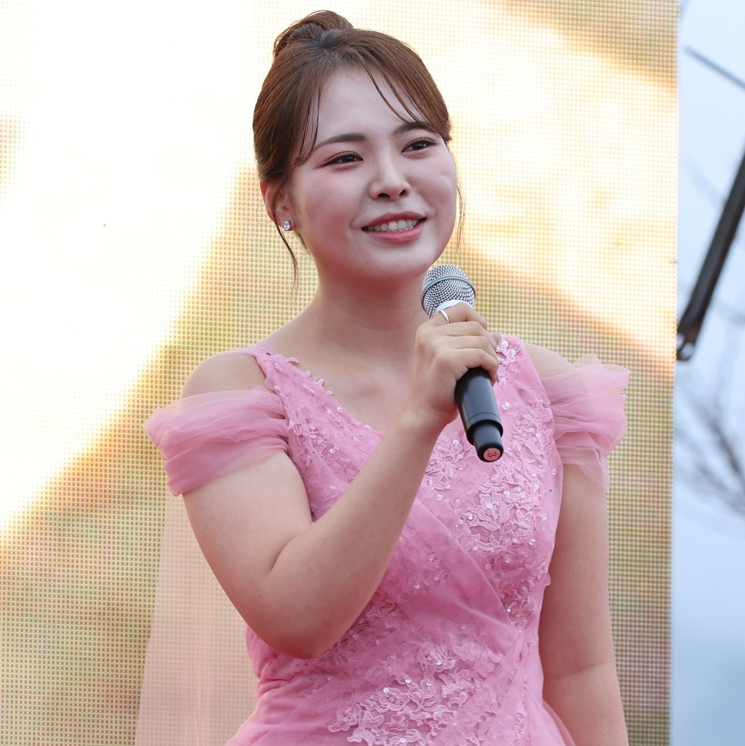 A moment captured by a fan of Miss Kim