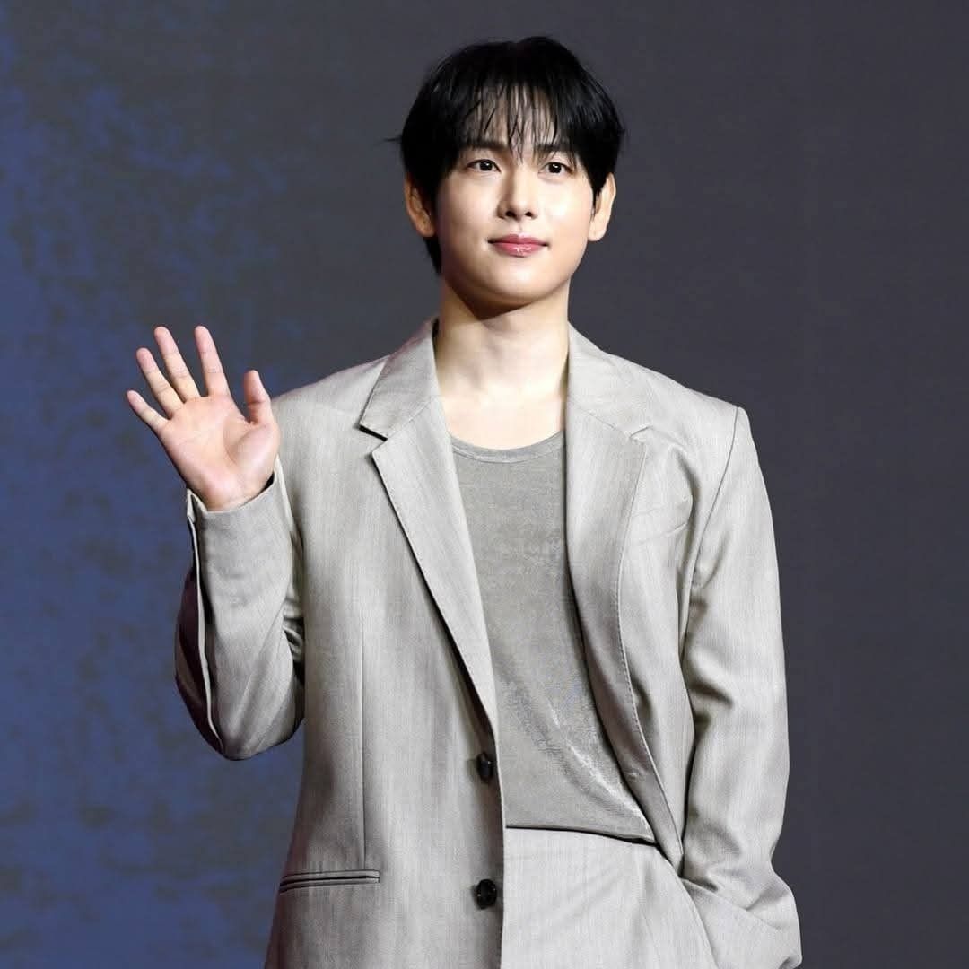 A moment captured by a fan of Lim Siwan