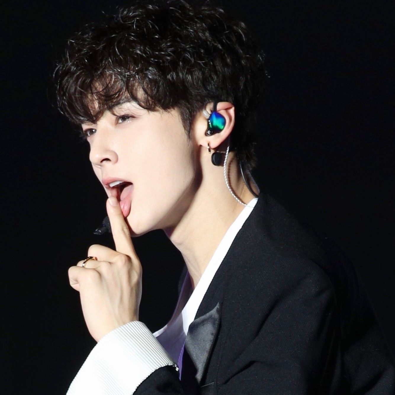 A moment captured by a fan of Cha Eunwoo